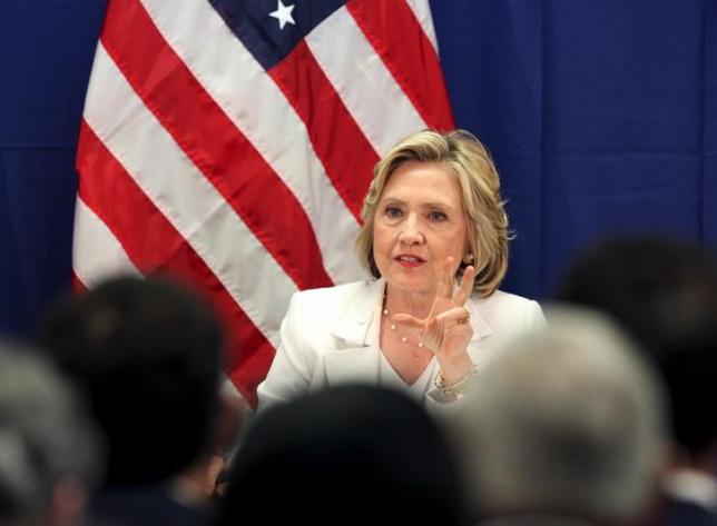U.S. Democratic presidential candidate Hillary Clinton addresses a panel on healthcare in San Juan, Puerto Rico, September 4, 2015. REUTERS/Alvin Baez
