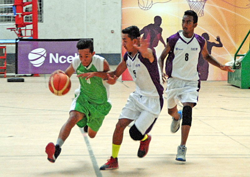 A player of Capital College and Research Centre tries to beat past his opponents from Golden Gate International College during their Ncell U-18 Inter-college Basketball Tournament match at the Nepali Army Sports Complex in Lalitpur on Sunday. Photo: Naresh Shrestha/THT