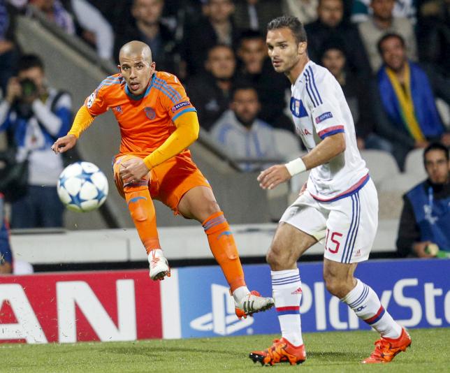 Olympique Lyon's Jeremy Morel (R) challenges Valencia's Sofiane Feghouli (L) during theiru00a0Champions League Group H soccer match in Lyon, France, September 29, 2015. REUTERS/Robert Pratta