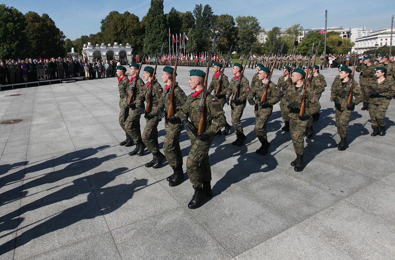 Members of pro-defense forces attend a parade in front of the Tomb of the Unknown Soldier in Warsaw, Poland, Thursday, Sept. 17, 2015, during the first nationwide rally. They have marched in downtown Warsaw to show their readiness to defend Poland if needed, amid concerns over the conflict in neighboring Ukraine and Russia's role in it.Photo: AP