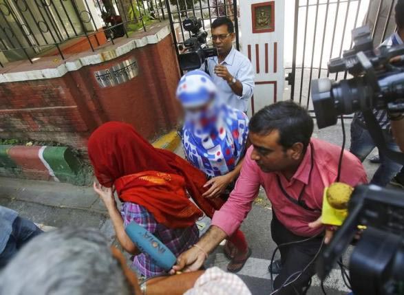 Two veiled Nepali women, who told police they were raped by a Saudi official, walk outside Nepal's embassy in New Delhi, India, September 9, 2015. Photo: Reuters