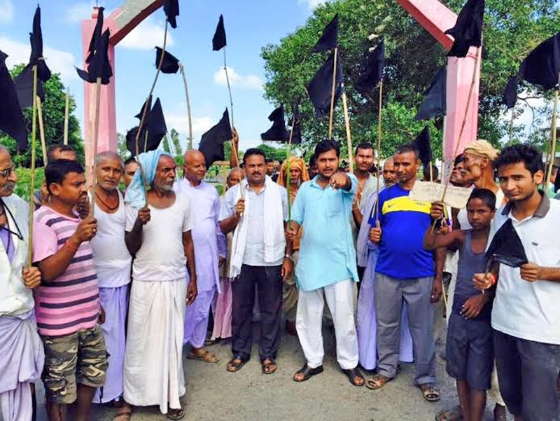 People of Rautahat district staging a demonstration by carrying black flags to protest the new constitution in Matsari, on Sunday, September 20, 2015. Photo: Prabhat Jha