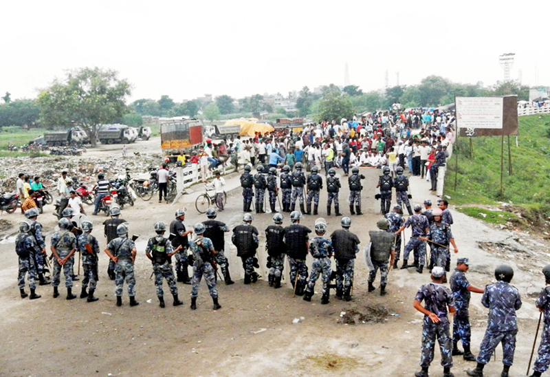 Police personnel lining up in front of the demonstration staged by United Democratic Madhesi Front (UDMF) cadres against the new constitution at the Indo-Nepal border near Birgunj, Parsa on Thursday, September 24, 2015 . Photo: Ram Sarraf/ THT