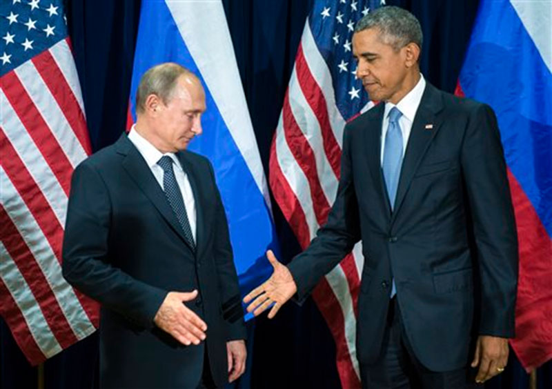 US President Barack Obama (right) and Russia's President Vladimir Putin pose for members of the media before a bilateral meeting at United Nations headquarters on Monday, Sept. 28, 2015. Photo: AP