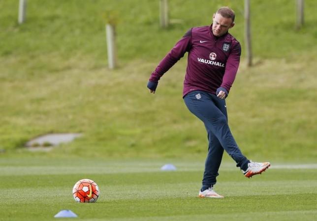 Football - England Training - St. George?s Park - 2/9/15England's Wayne Rooney during training Action. Photo: Reuters