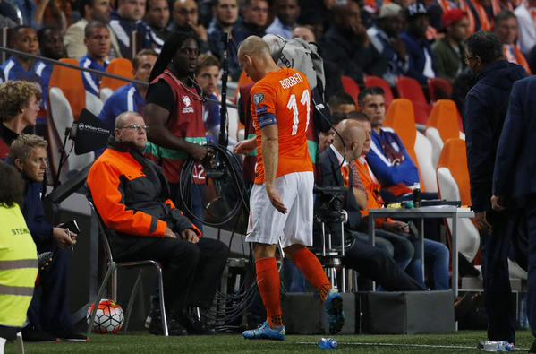 Arjen Robben injured on international duty in Amsterdam Arena, on september 4, 2015.Photo:AP