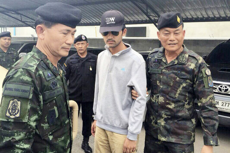 Royal Thai Army officers seen with a suspect, believed to be involved in the recent Bangkok blast, after his arrest in Sa Kaeo, on Tuesday. Photot: Reuters