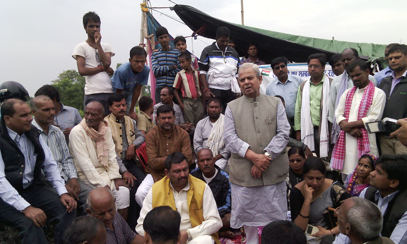 TMDP Chairman Mahanta Thakur addressing nprotesters  in Gaur, nRautahat, on Thursday. Photo: THT