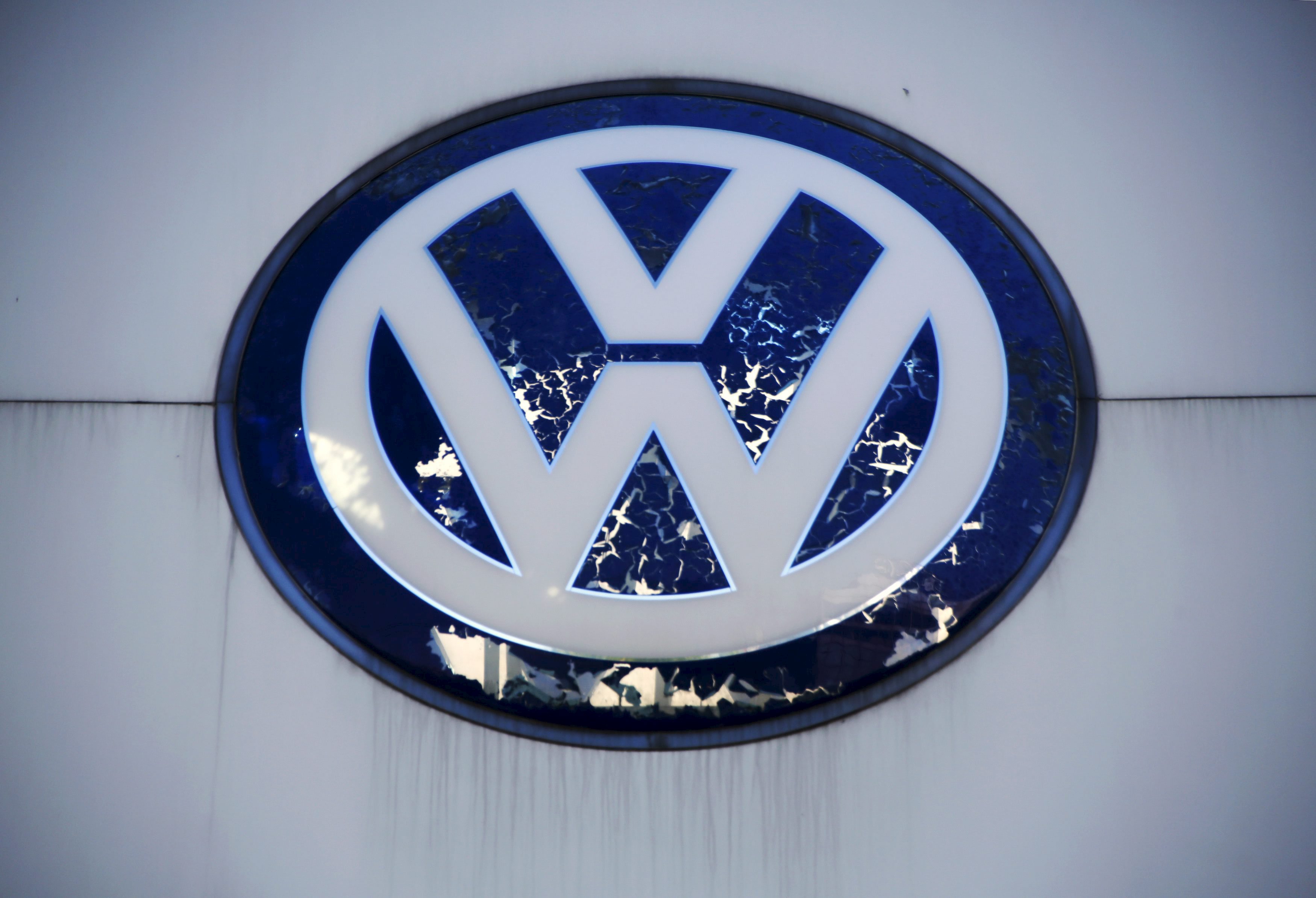 Volkswagen's logo is seen at its dealer shop in Beijing, China, October 1, 2015. China has halved sales tax on small cars to revive growth in the world's biggest automobile market, a move likely to provide a limited boost to carmakers including Volkswagen AG, the company embroiled in a global diesel emissions scandal.   REUTERS/Kim Kyung-Hoon