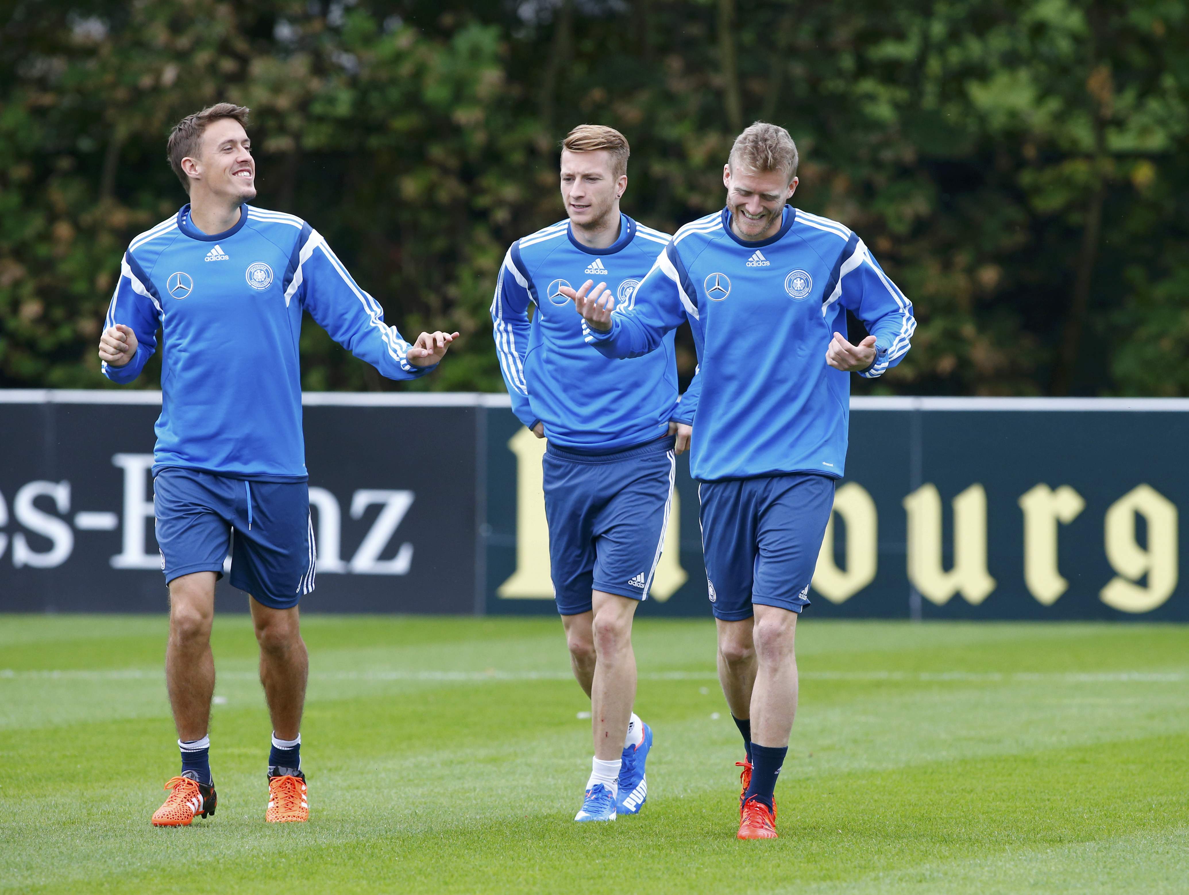 Germany national soccer players Max Kruse, Marco Reus and Andre Schuerrle (L-R) take part in a training session in Frankfurt, Germany, October 6, 2015. Germany will play a Euro 2016 qualification match against Ireland on Thursday.  REUTERS/Ralph Orlowski