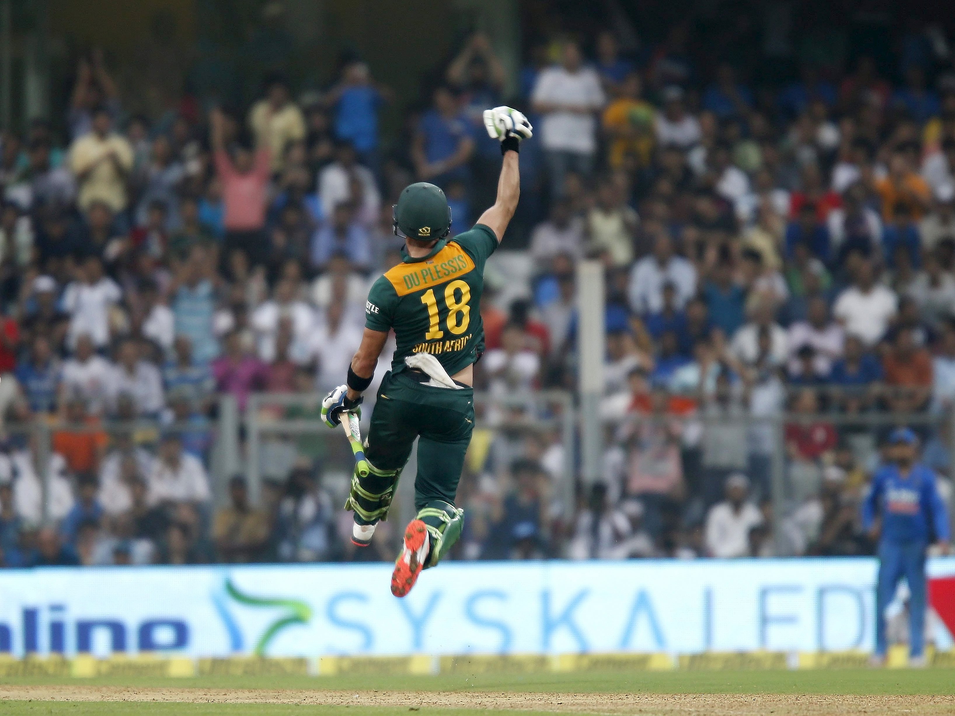 South Africa's Faf du Plessis leaps in the air as he celebrates scoring his century during their fifth and final one-day international cricket match against India in Mumbai, India, October 25, 2015. Photo: Reuters