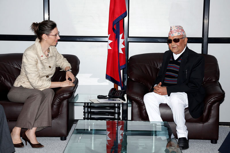 American Ambassador to Nepal Alaina B. Teplitz holding a meeting with Prime Minister KP Sharma Oli in Singha Durbar on Tuesday, October 13, 2015. Photo: RSS