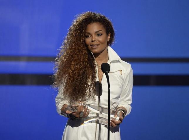 Janet Jackson accepts the Ultimate Icon Award during the 2015 BET Awards in Los Angeles, California, June 28, 2015.  REUTERS/Kevork Djansezian