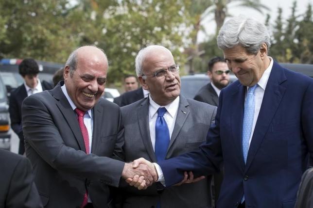 U.S. Secretary of State John Kerry (R) shakes hands with an official as he arrives for a meeting with Palestinian President Mahmoud Abbas at Abbas' residence in Amman, October 24, 2015. In the middle is Saeb Erekat, the secretary-general of the Palestine Liberation Organization. REUTERS/Carlo Allegri