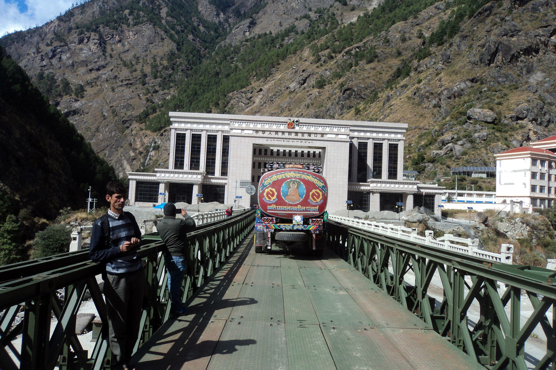 A tanker of the Nepal Oil Corporation (NOC) enters Kyirong via Rasuwagadhi border point to receive the petrol provided as a grant by the Government of China in Rasuwa on Saturday, October 31, 2015. Photo: RSS 