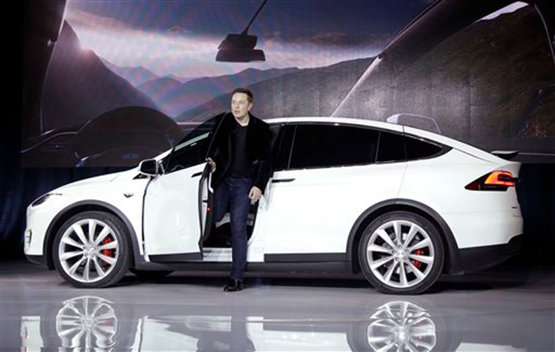 Elon Musk, CEO of Tesla Motors Inc., introduces the Model X car at the company's headquarters in Fremont, California on September 29, 2015. Photo: AP