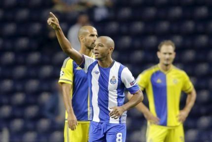 Porto's Yacine Brahimi celebrates his goal against Maccabi Tel Aviv during their Champions League group G soccer match at Dragao Stadium in Porto, Portugal, October 20, 2015. REUTERS/Miguel Vidal