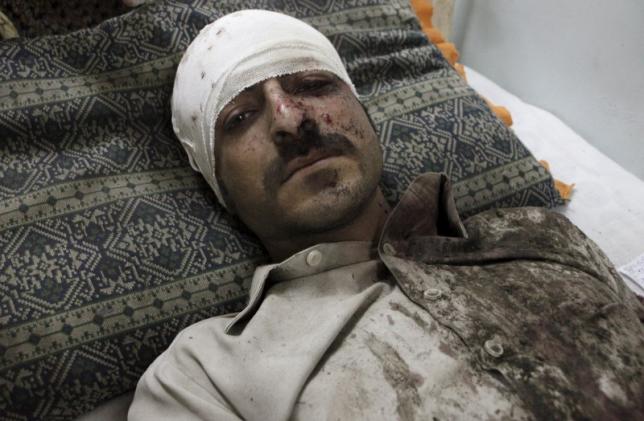 A man who was injured in a bus blast, lies at a hospital in Quetta, October 19, 2015. REUTERS/Naseer Ahmed