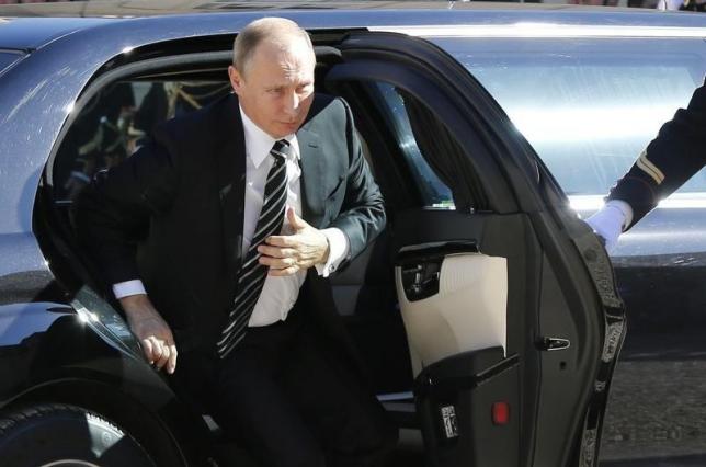 Russia's President Vladimir Putin arrives to attend a summit to discuss the conflict in Ukraine at the Elysee Palace in Paris, France, October 2, 2015.  Photo: REUTERS