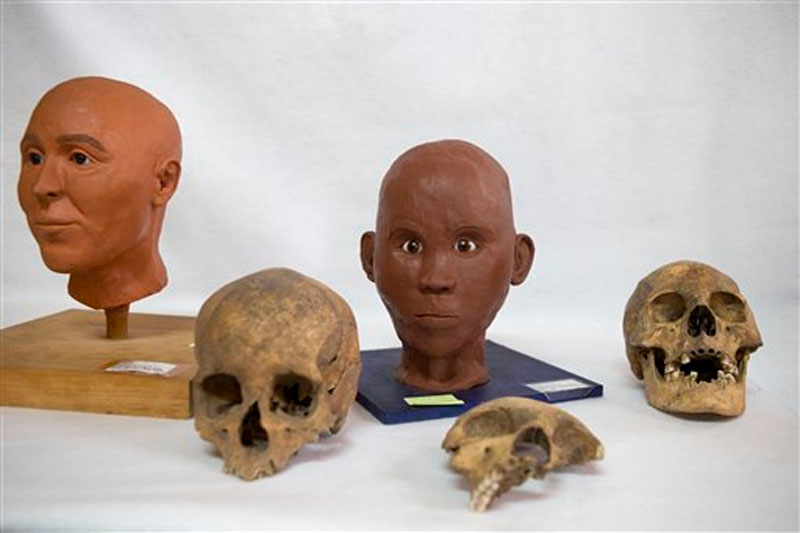 The skull of a Spaniard, bottom left, a child, center, and a person of African heritage sit alongside models of what a Spanish conquistador and a person of mixed Amerindian and African descent may have looked like, at the Zultepec-Tecoaque archeological site in Tlaxcala state, Mexico, Thursday, Oct. 8, 2015. Photo: AP