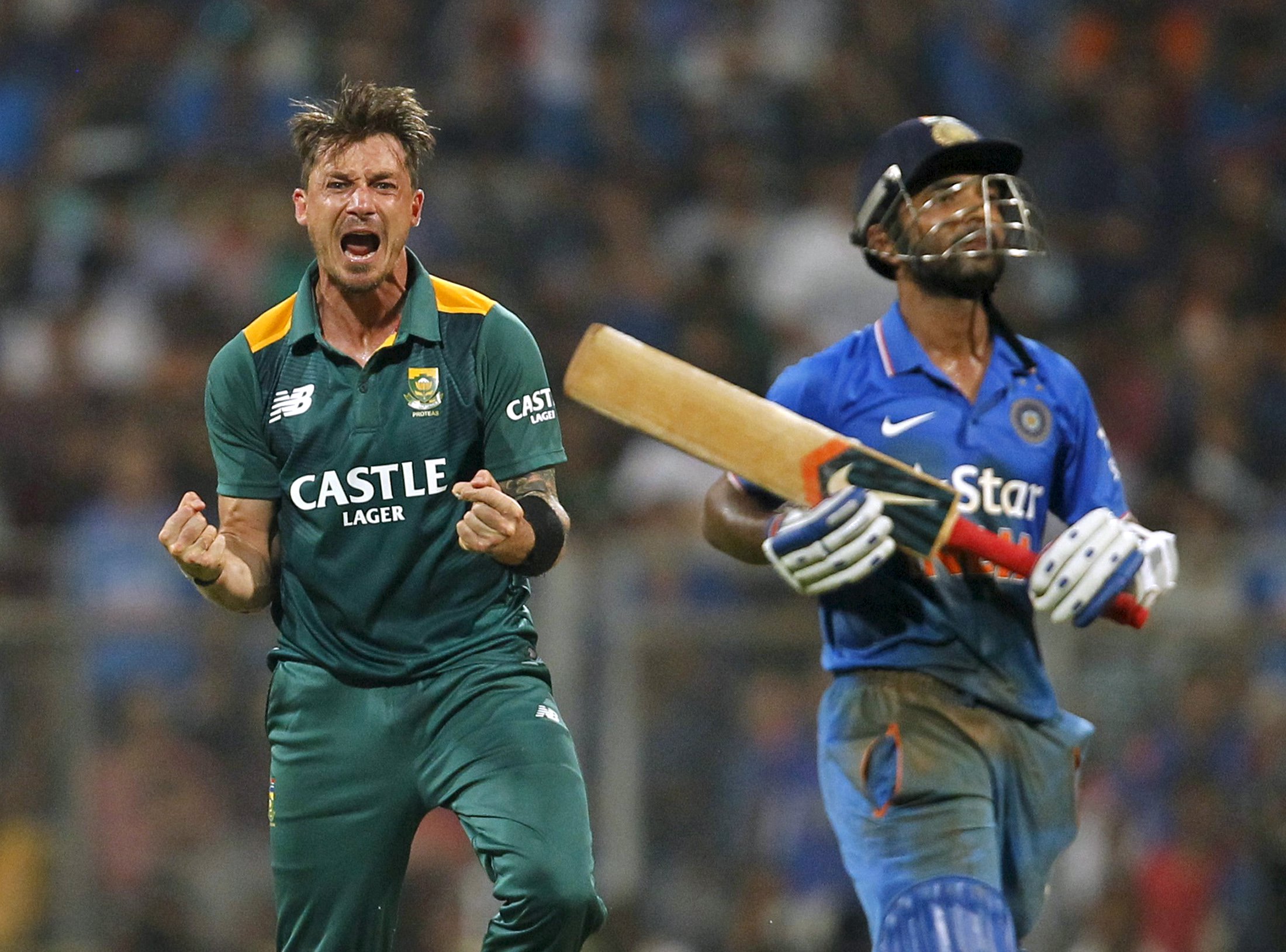 South Africa's Dale Steyn (left) celebrates taking the wicket of India's Ajinkya Rahane during their fifth and final one-day international cricket match in Mumbai, India, October 25, 2015. Photo: Reuters