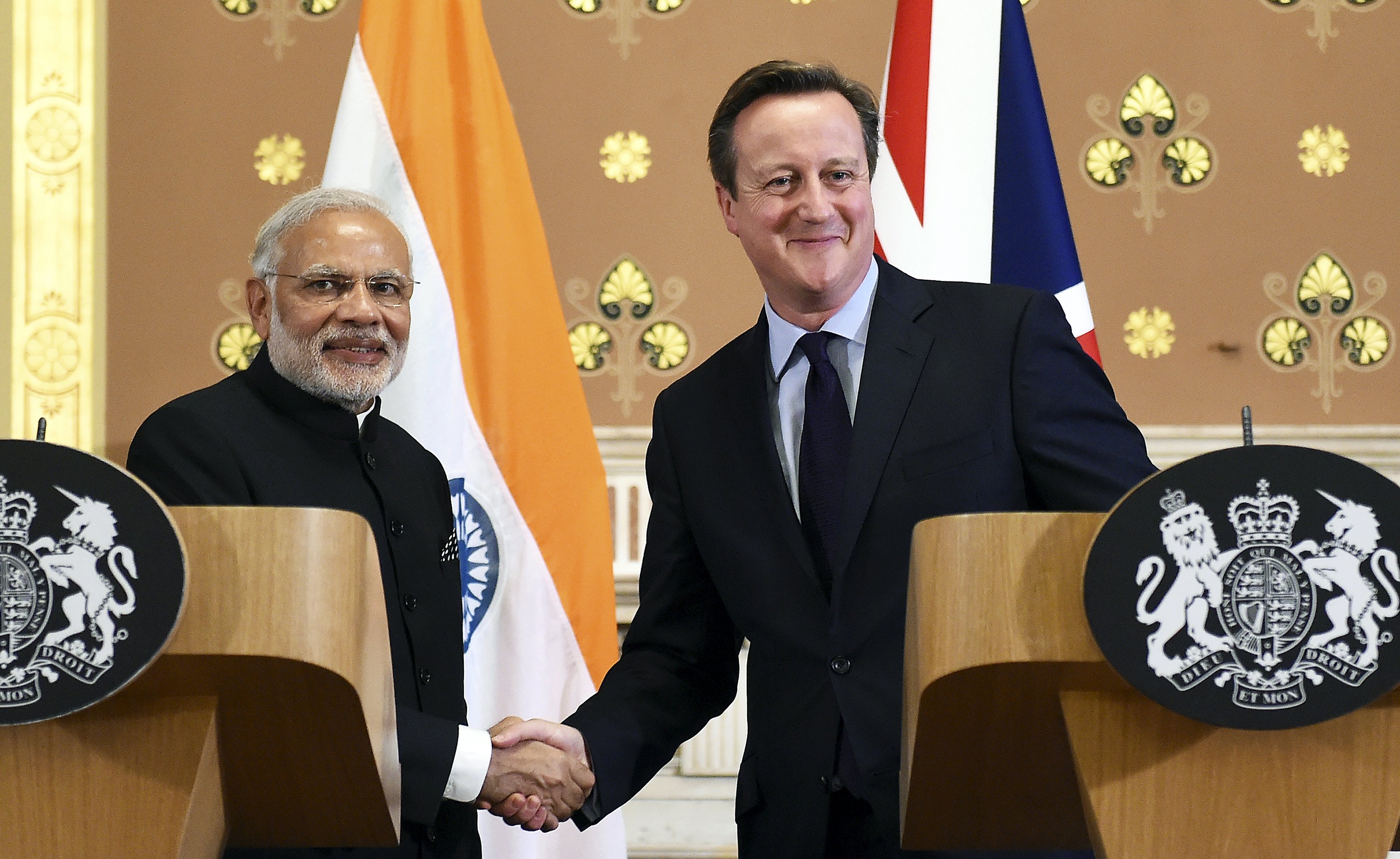 India's Prime Minister Narendra Modi (left) shakes hands with Britain's Prime Minister David Cameron after a joint news conference at the Foreign Office at the start of a three-day official visit in London November 12, 2015. Photo: Reuters