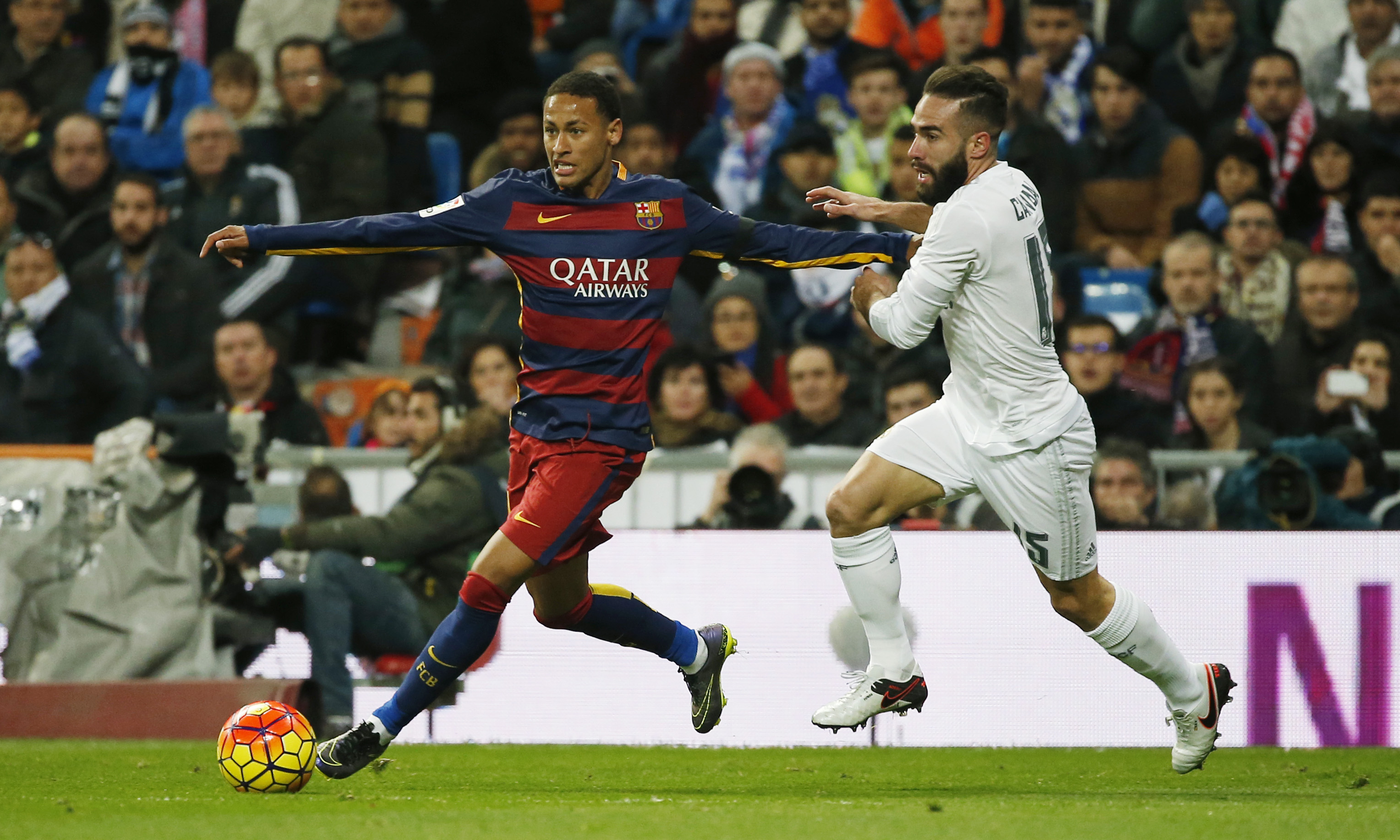 Barcelona's Neymar in action with Real Madrid's Dani Carvajal during La Liga game at Santiago Bernabeu on November 21, 2015. Photo: Reuters