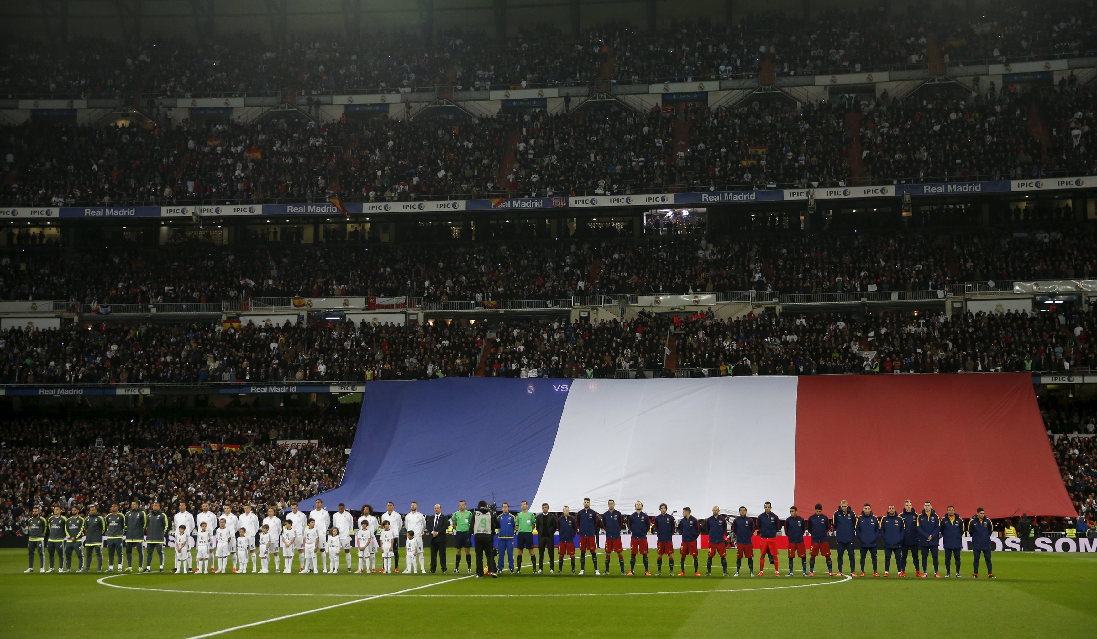 Football - Real Madrid v Barcelona - Liga BBVA - Santiago Bernabeu - 21/11/15General view during a tribute in memory of the Paris attacks before the matchReuters / Sergio PerezLivepic      TPX IMAGES OF THE DAY