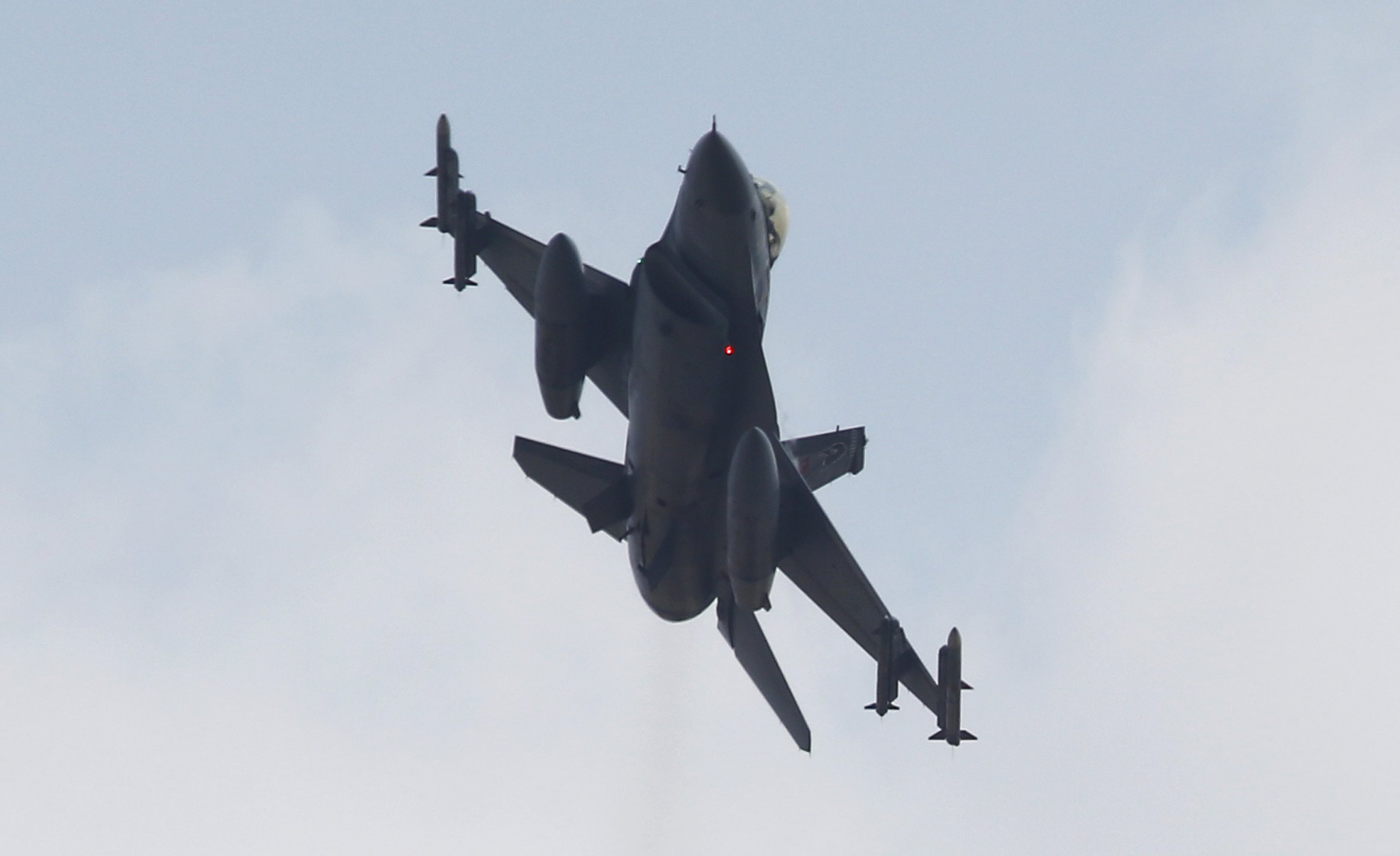 A Turkish F-16 fighter jet takes off from Incirlik airbase in the southern city of Adana, Turkey, in this July 27, 2015 picture. Photo: Reuters/ File