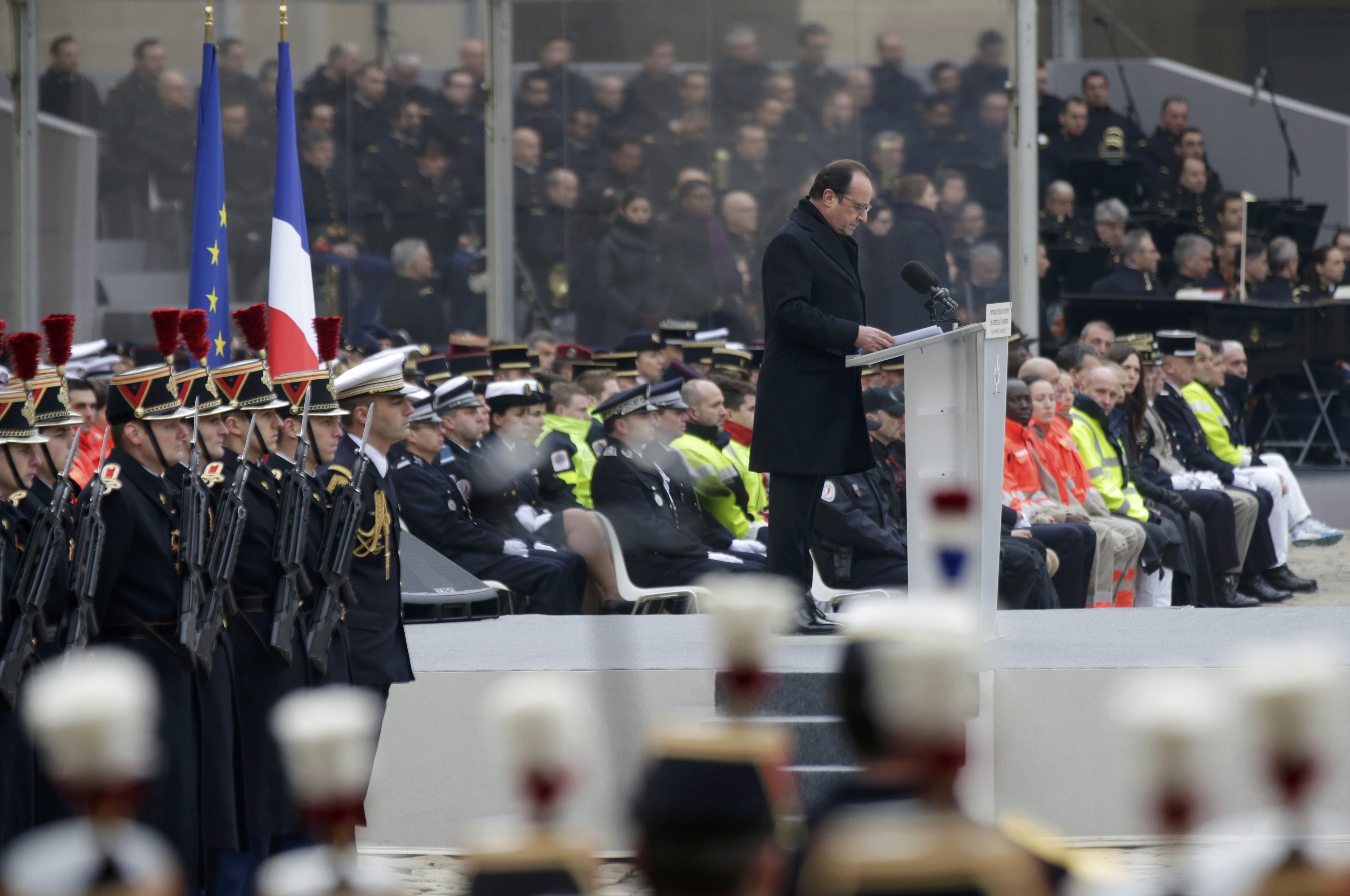 French President Francois Hollande delivers a speech during a ceremony to pay a national homage to the victims of the Paris attacks at Les Invalides monument in Paris, France, November 27, 2015.             REUTERS/Philippe Wojazer