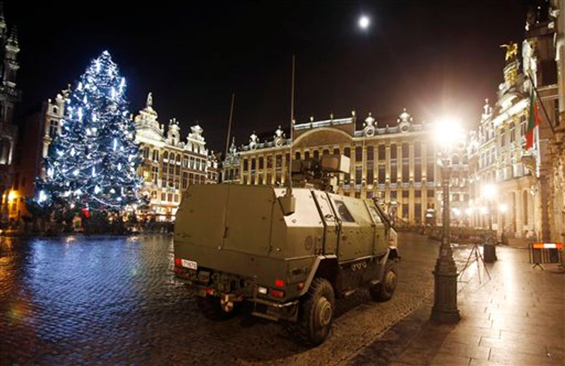 A Belgian Army vehicle is parked at the Grand Place in downtown Brussels on Monday, Nov. 23, 2015. Photo: AP