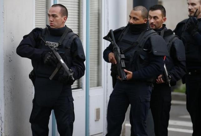 French police arrests five people after northern Paris raid - The ...