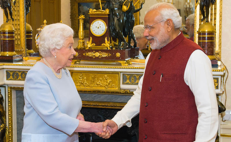 Britain's Queen Elizabeth II meets with Indian Prime Minister Narendra Modi at Buckingham Palace, London, on the second day of his visit to the UK, Friday Nov. 13, 2015. Photo: AP
