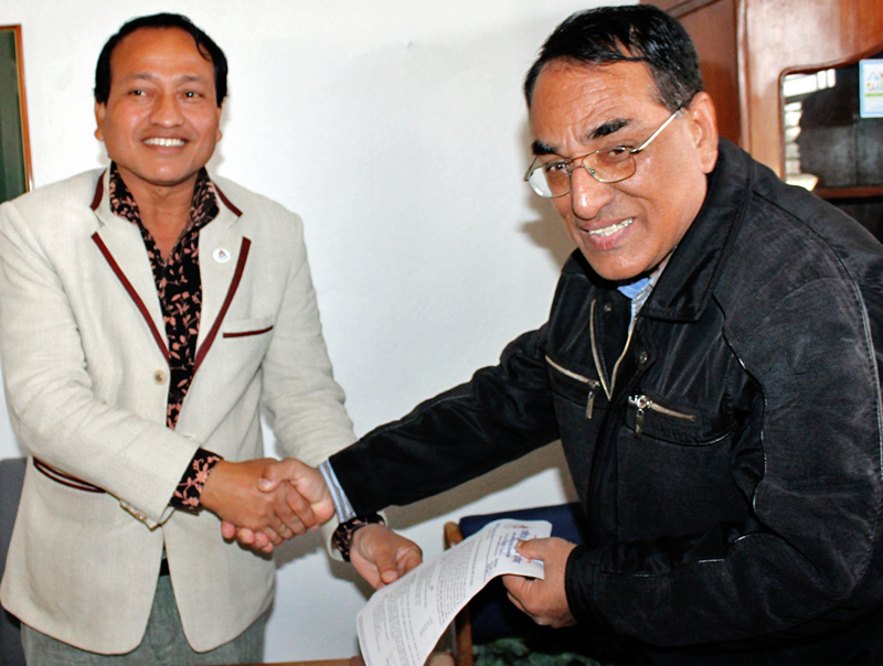 National Sports Council Member Secretary Keshab Kumar Bista (left) shakes hands with convenor of probe committee  Pratap Kumar Pathak in Kathmandu on Thursday.