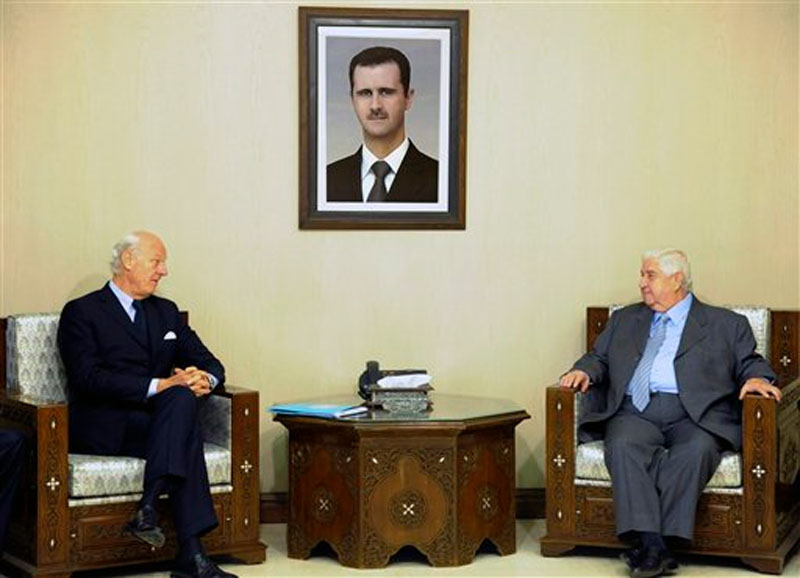 Syria's Foreign Minister Walid al-Moallem (right) meets with U.N. Special Envoy for Syria Staffan de Mistura in Damascus, Syria, Sunday, Nov. 1, 2015. Photo: AP