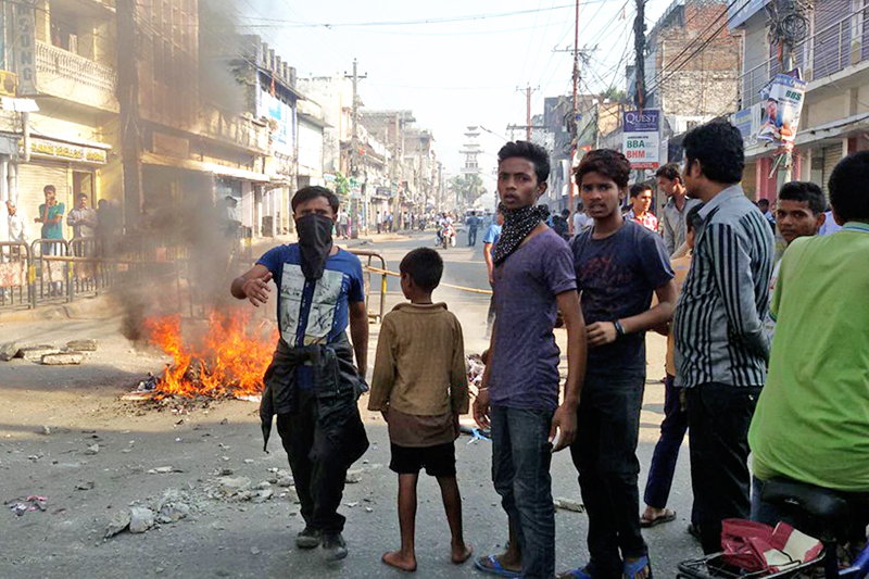 The cadres of United Democratic Madhesi Front (UDMF) burning tyres after the intervention of the Nepal Police to remove them from their sit-in protest. Photo: Ram Sarraf/ THT