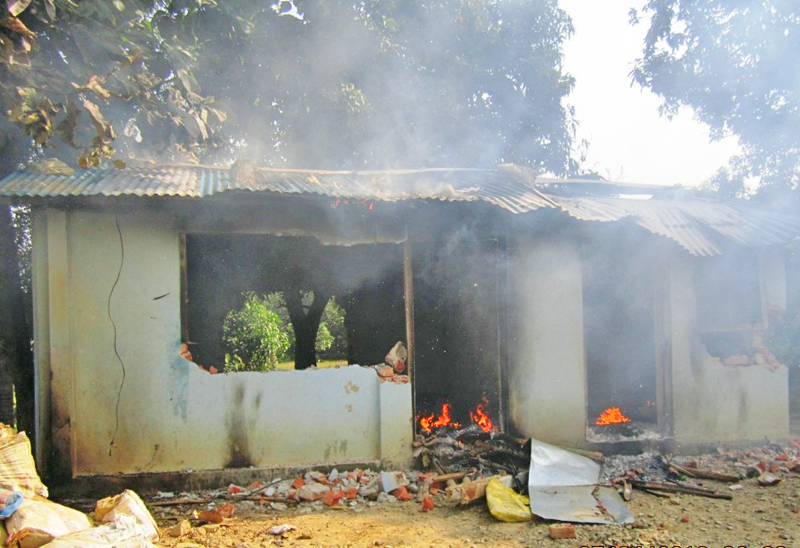 Irate demonstrators set fire to a base camp of Armed Police Force in Rajbiraj of Saptari district on Sunday, November 22, 2015. Photo: THT