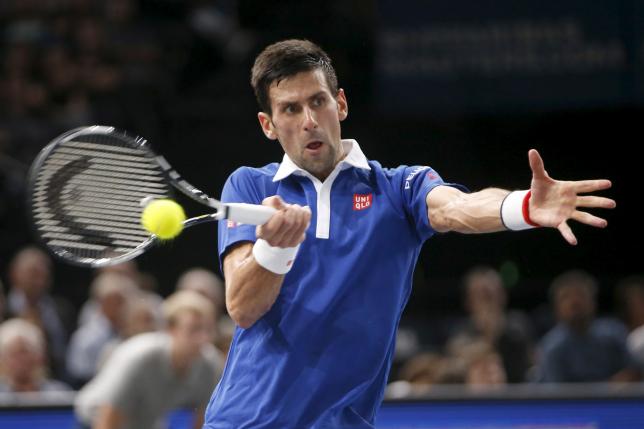 World number one Novak Djokovic of Serbia returns the ball to Stan Wawrinka of Switzerland in their men's singles semi-final tennis match at the Paris Masters tennis tournament at the Bercy sports hall in Paris, France, November 7, 2015. Photo: REUTERS