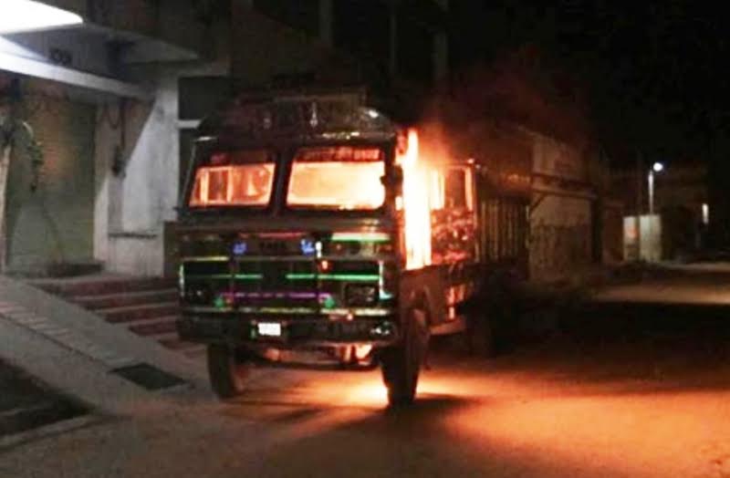 A truck torched by the cadres of United Democratic Madhesi Front at Bihan Road in Birgunj on Friday, November 13, 2015. tPhoto: Ram Sarraf