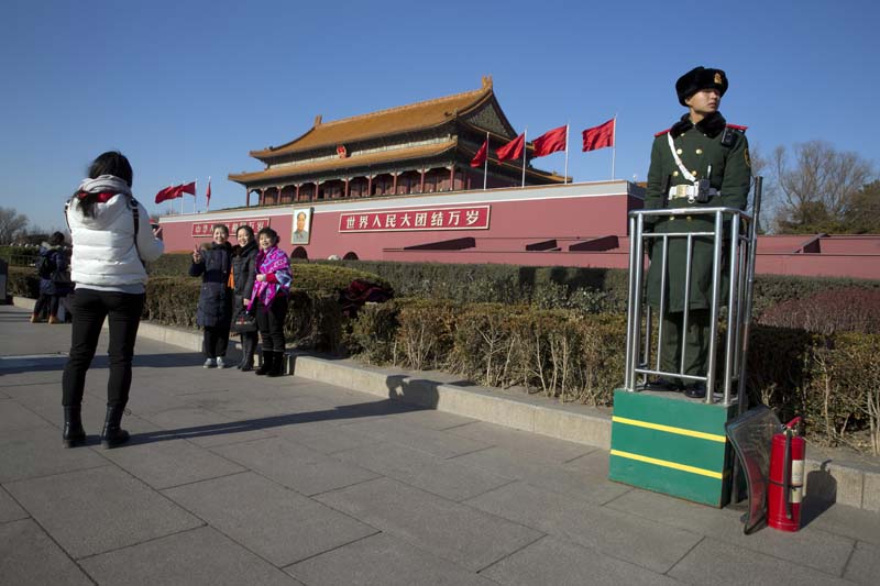 A Chinese paramilitary policeman stands on duty near Tiananmen Gate during a blue sky day in Beijing Friday, December 18, 2015. Photo: AP