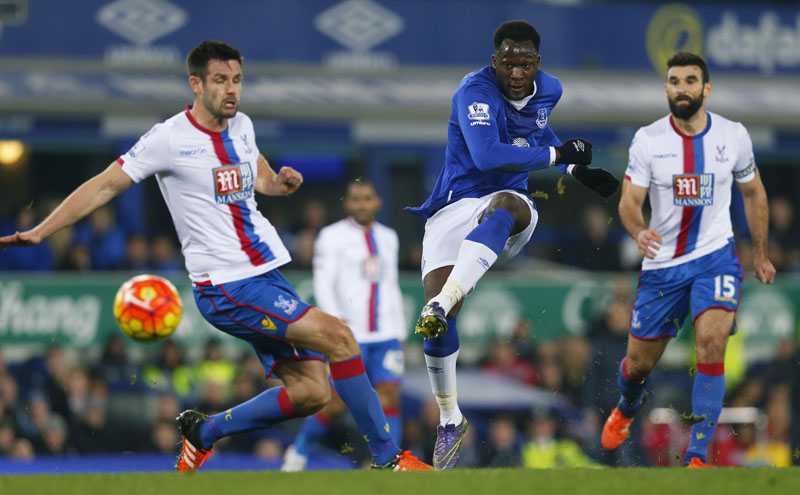 Evertonu2019s Romelu Lukaku (centre) shots the ball as Crystal Palace players look on during their English Premier League match at the Goodison Park in Liverpool on Monday. Photo: Reuters