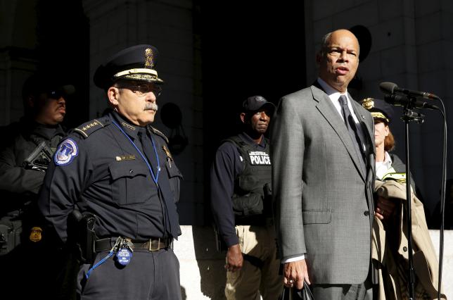 Department of Homeland Security (DHS) Secretary Jeh Johnson (R) talks to the media about holiday travel at Union Station in Washington, November 25, 2015. REUTERS/Yuri Gripas