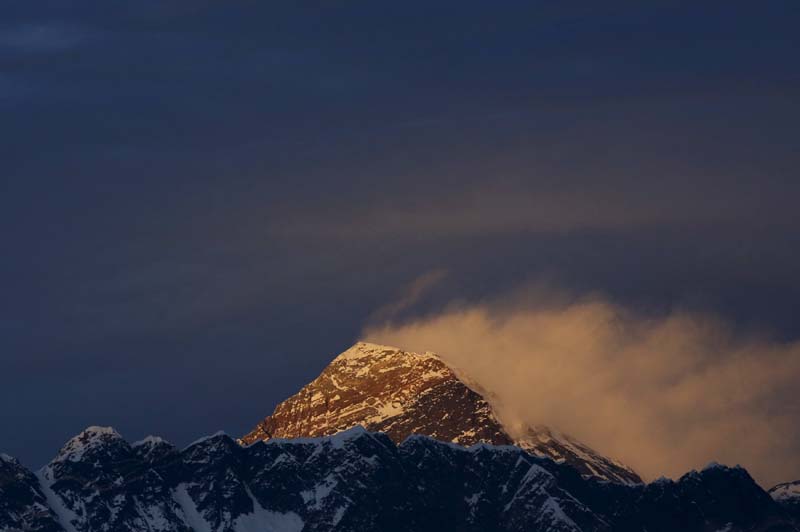 Light illuminates Mount Everest, during the in Solukhumbu District also known as the Everest region, in this picture taken November 30, 2015. Photo: Reuters