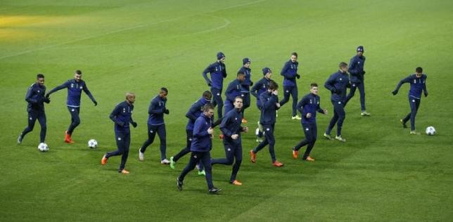 Football Soccer - PSV Eindhoven Training - Old Trafford, Manchester, England - 24/11/15. General view during training. Action Images via Reuters / Carl RecinenLivepic