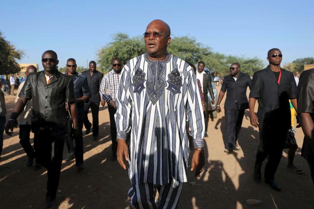 Presidential candidate Roch Marc Kabore (C) arrives to vote during the presidential and legislative election at a polling station in Ouagadougou, Burkina Faso, November 29, 2015. REUTERS/Joe Penney