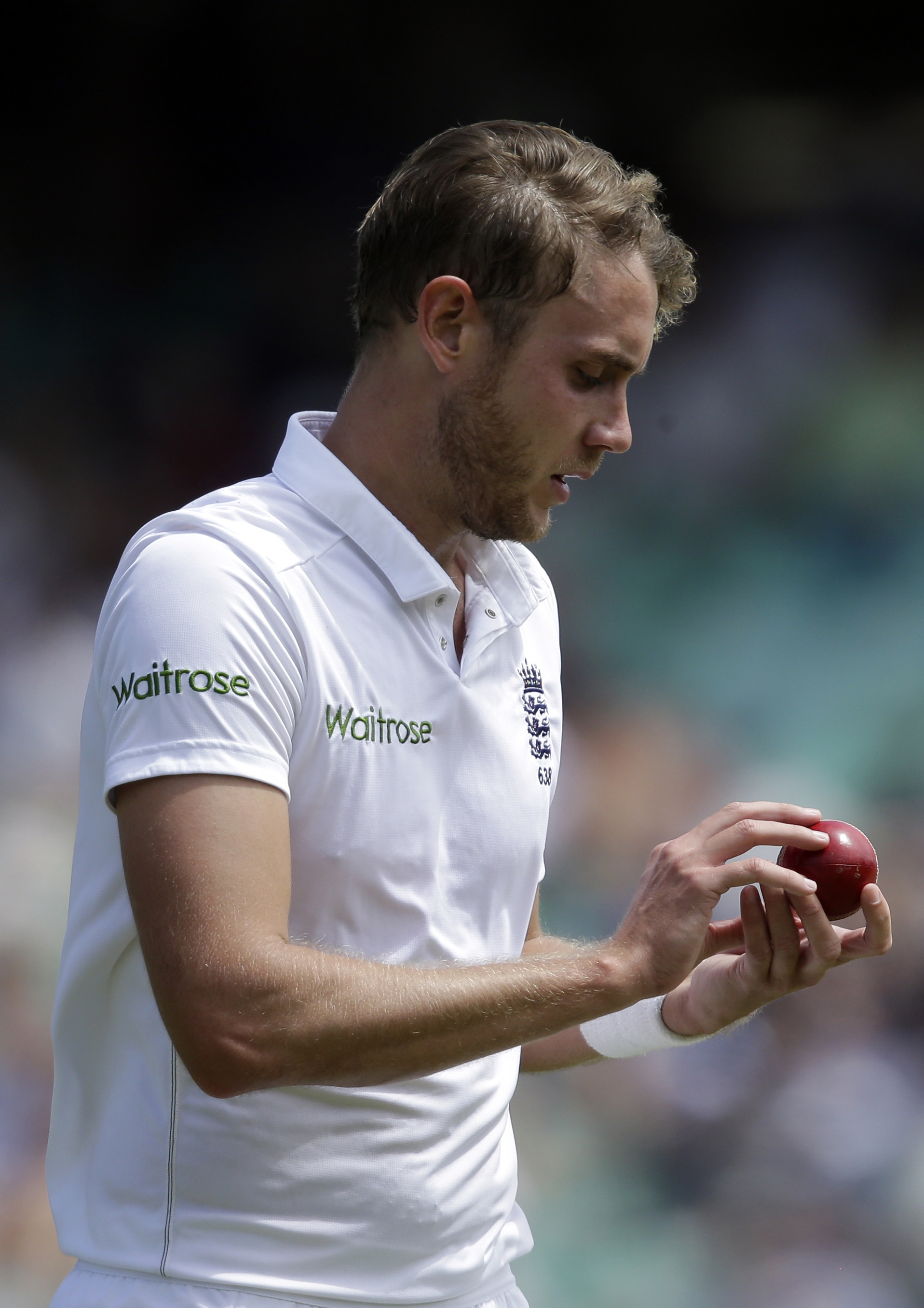 Englandu0092s bowler Stuart Broad prepares to bowl on the second day of their first cricket test match against South Africa at Kingsmead in Durban, South Africa, Sunday, December 27, 2015. Photo: AP