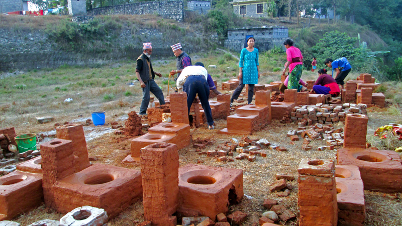 Participants make improvised stoves in a nine-day training organised by the Tanahun District Development Committee on Tuesday, December 8, 2015. Photo: Madan Wagle