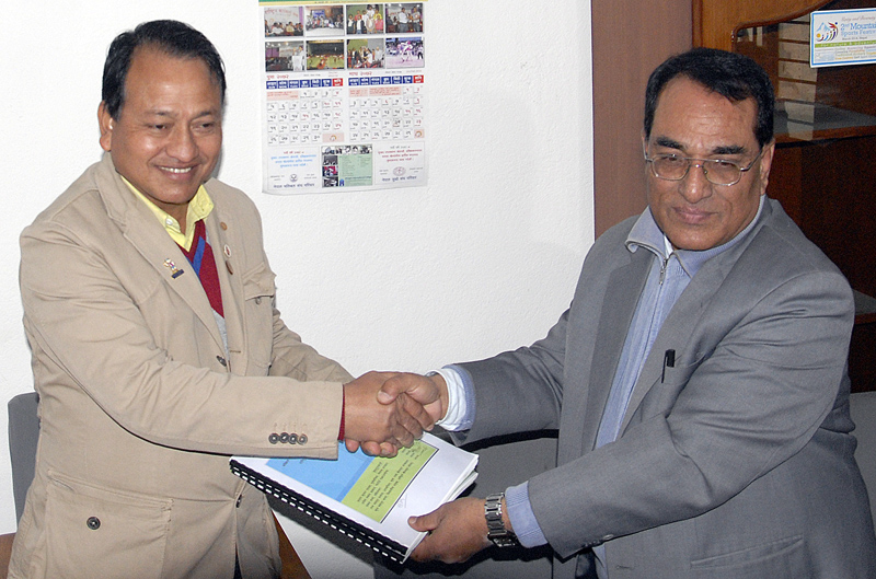 Investigation Committee chief Pratap Kumar Pathak (right) handing over the report to Member Secretary  of NSC Keshab Kumar Bista in Kathmandu on Tuesday, January 26, 2016. Photo: THT