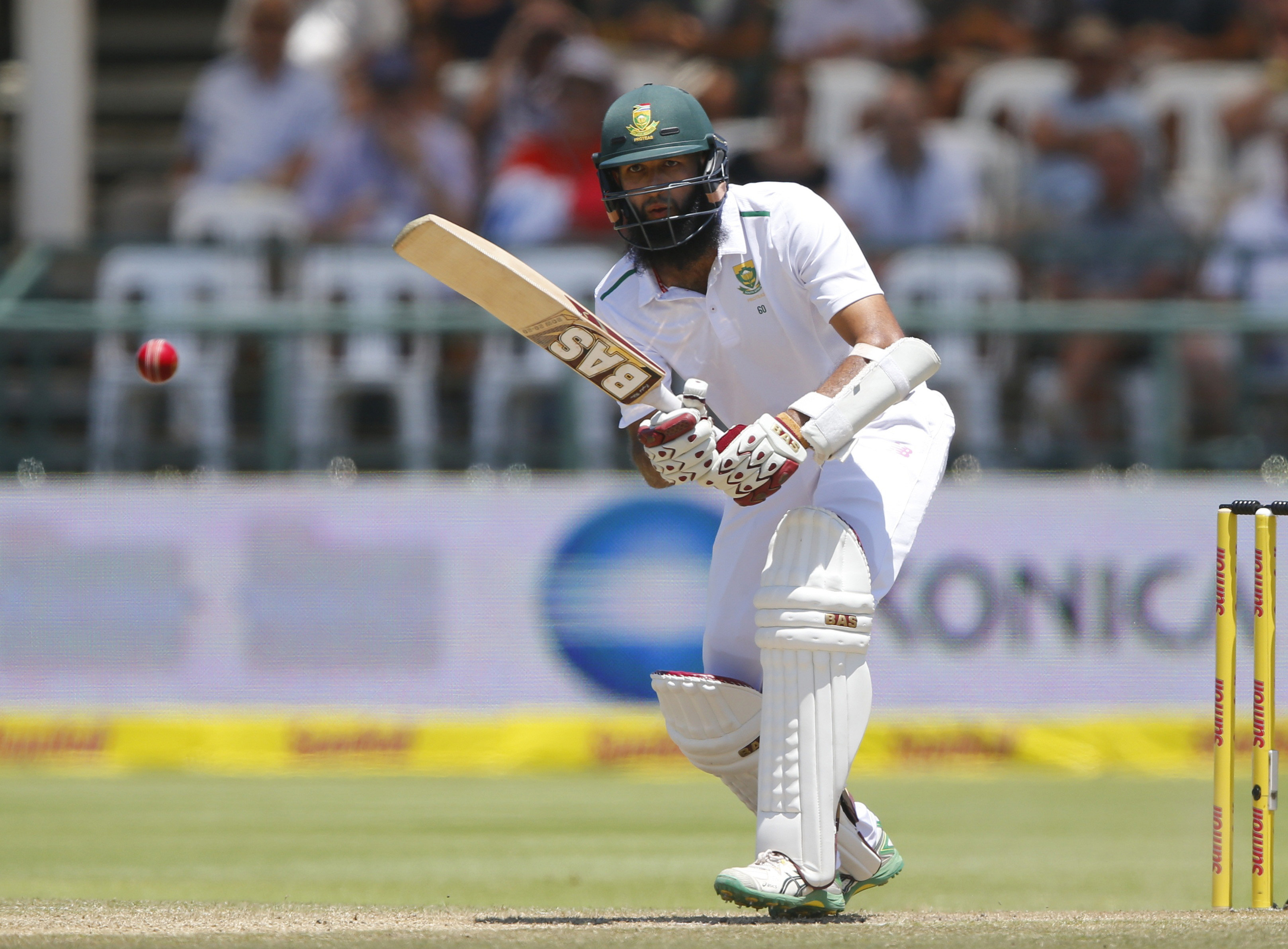 South Africa's Hashim Amla plays a shot during the second cricket test match against England in Cape Town, South Africa, January 4, 2016. Photo: Reuters