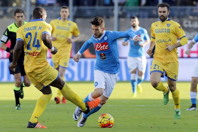 Football Soccer  - Frosinone v Napoli - Italian Serie A - Matusa stadium, Frosinone, Italy 10/01/16Napoli's Dries Mertens (C) in action against Mobido Diakite (L) of FrosinoneREUTERS/Ciro De Luca